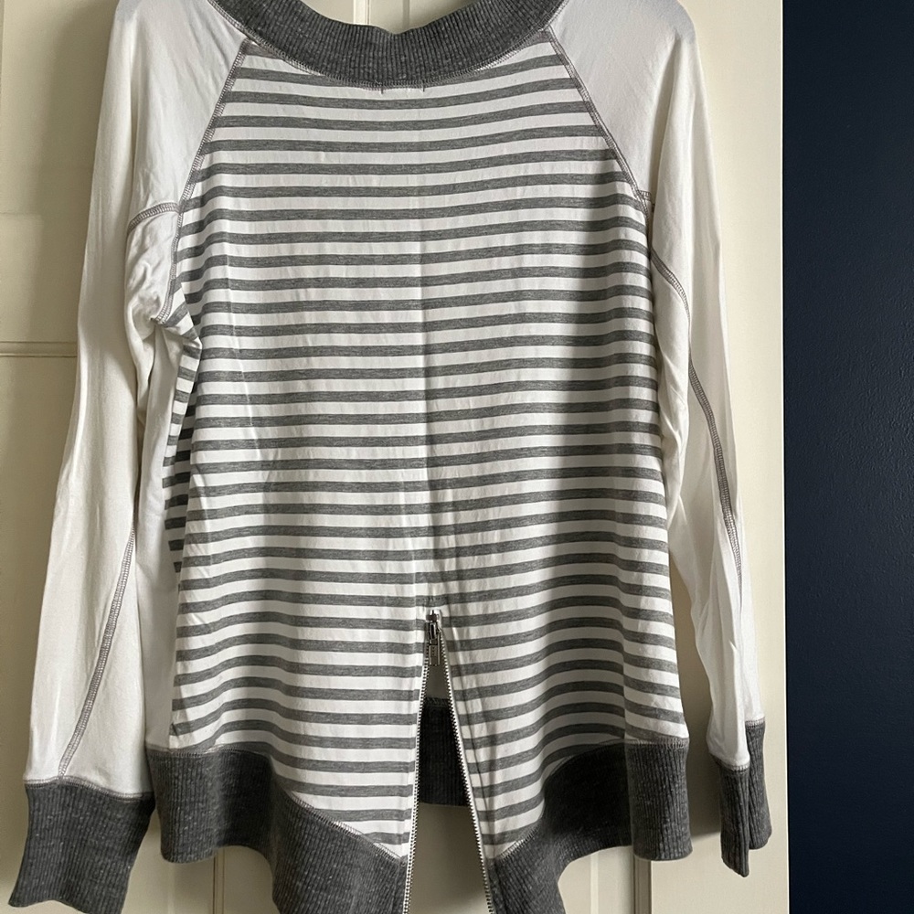 Light weight sweatshirt - Picture 2 of 4